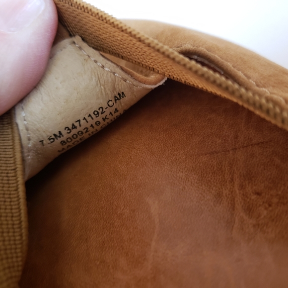 Frye Melanie -Camel T Strap Slip on Flats Size 7.5 - Picture 8 of 8